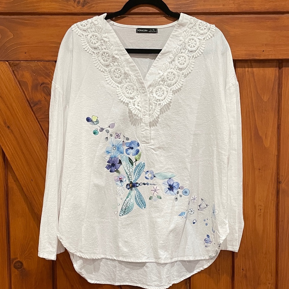 NORACORA White Top with Blue Floral Design Sz XL